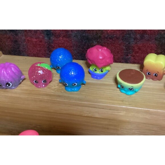 Shopkins Season Four 4 Large Lot Of 37 Figures Moose Toys Animated Food - Picture 8 of 11